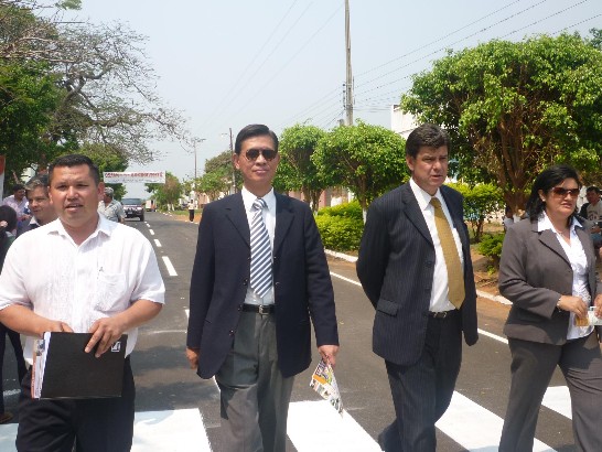 2010.09.20 黃大使與巴拉圭公共工程暨交通部部長阿列格雷(Pedro Efraín Alegre)合影