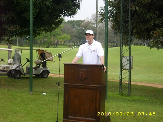 2010.09.26 巴拉圭體育部長Paulo Reichardt於開球前致詞