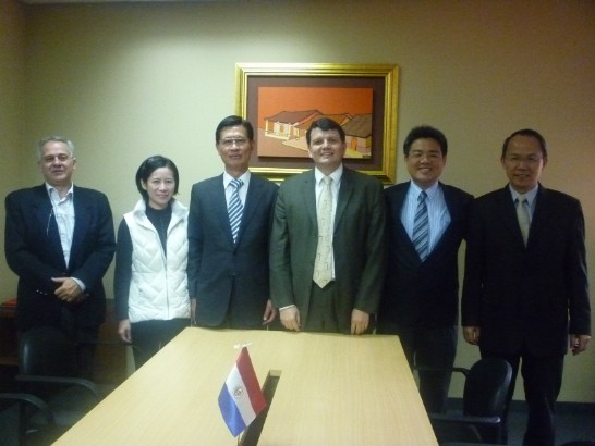 2010.09.02 黃大使陪同我國資訊廠商拜會巴拉圭工商部長瑞巴斯，協助拓銷我國產品