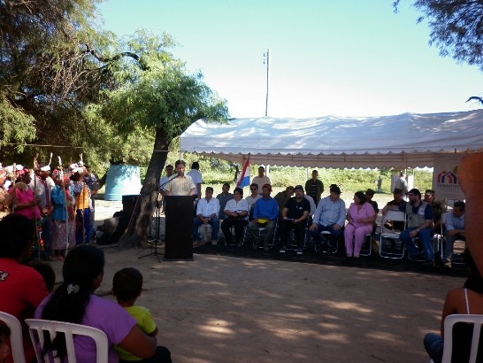 2011.01.14 駐巴拉圭黃大使應邀與盧戈總統共同主持政府日及印地安村平民住宅啟用儀式