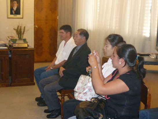 2011.11.30 駐巴拉圭黃大使代表移交花卉中心資財予巴國農牧部