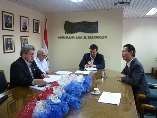 2010.01.24 駐巴拉圭黃大使聯昇拜會巴國農牧部部長卡多索