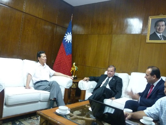 2011.02.16 黃大使接見巴拉圭參議員Gregorio Areco Ruiz Díaz