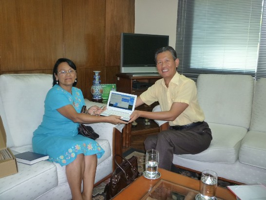 2011.02.18  黃大使接見巴拉圭Mauricio Jose Troche 市新任市長Andresa Benítez 女士。