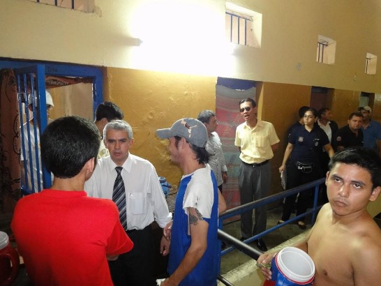 2011.02.01 黄大使向受刑人親切問候