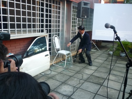 2011.04.26 駐巴拉圭黃大使出席巴國Saltec S.A.公司引進我國產製強化安全貼紙之產品發表會