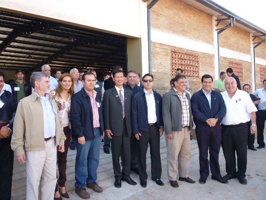 2011.06.16 黃大使與出席儀式貴賓合影