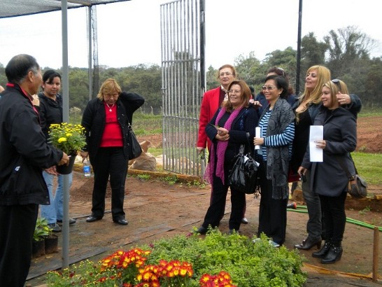 2011.06.24 黃大使夫人偕警眷參訪花卉中心情形