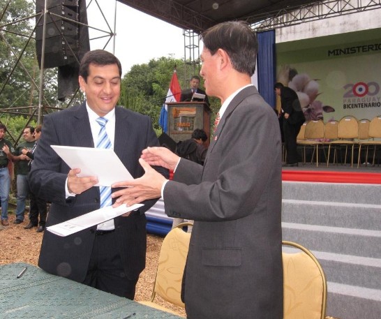 2011.06.02 黃大使與農牧部長簽署議事錄情形