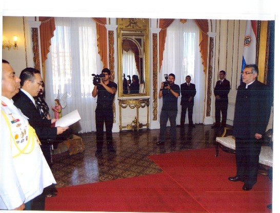 2012.01.03 劉大使呈遞到任國書。