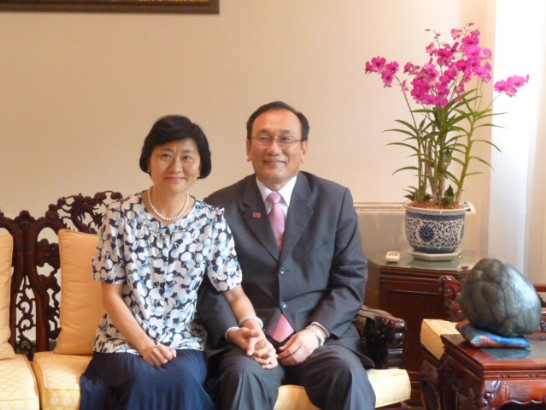 劉大使暨夫人接受巴國「ZETA雜誌」專訪合影