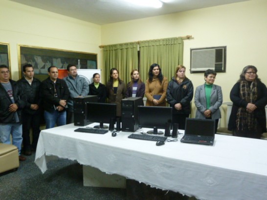 劉大使與反毒部長阿基諾主持贈交儀式情形