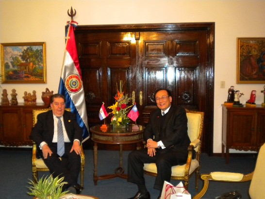 劉大使德立與費南德斯外長合影