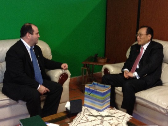 劉大使德立與歐斯納基部長合影