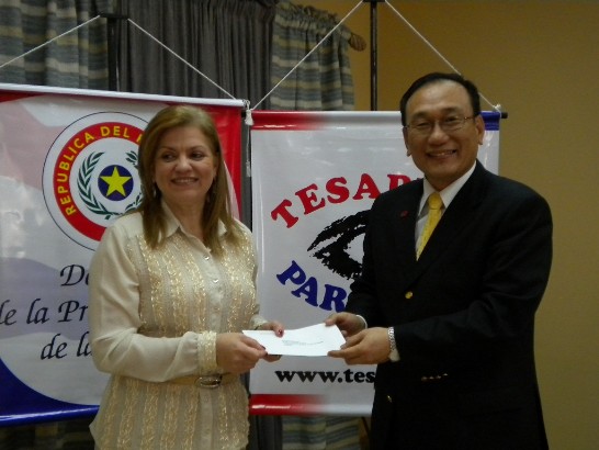 劉大使德立與第一夫人阿法洛合影