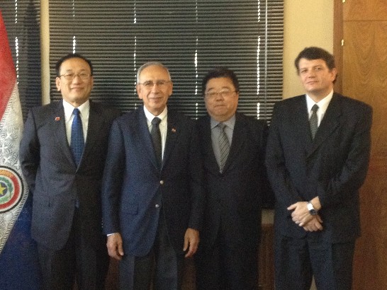 瑞巴斯部長與劉大使及巨總經理等合影