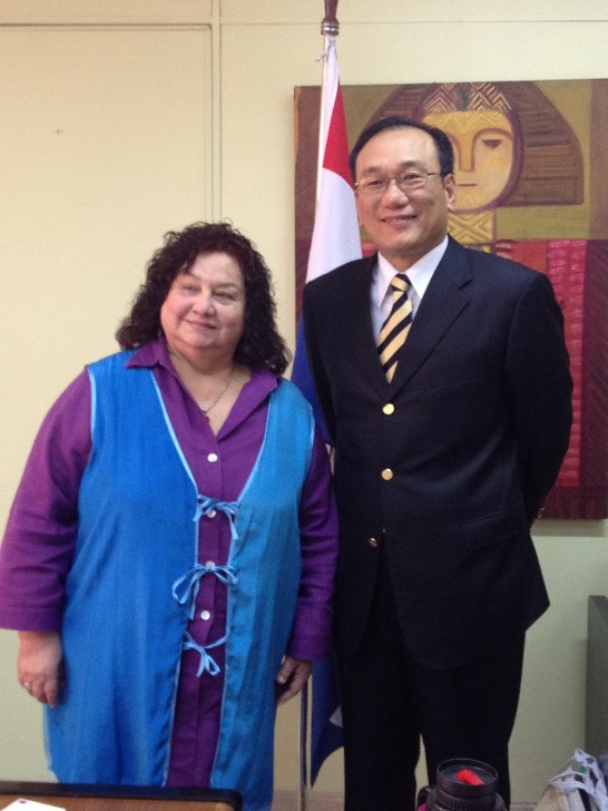 劉大使德立與巴國婦女部部長魯嬪合影