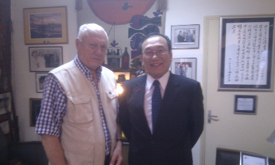 巴拉圭劉大使德立與「ABC彩色報」社長蘇格禮尤合影