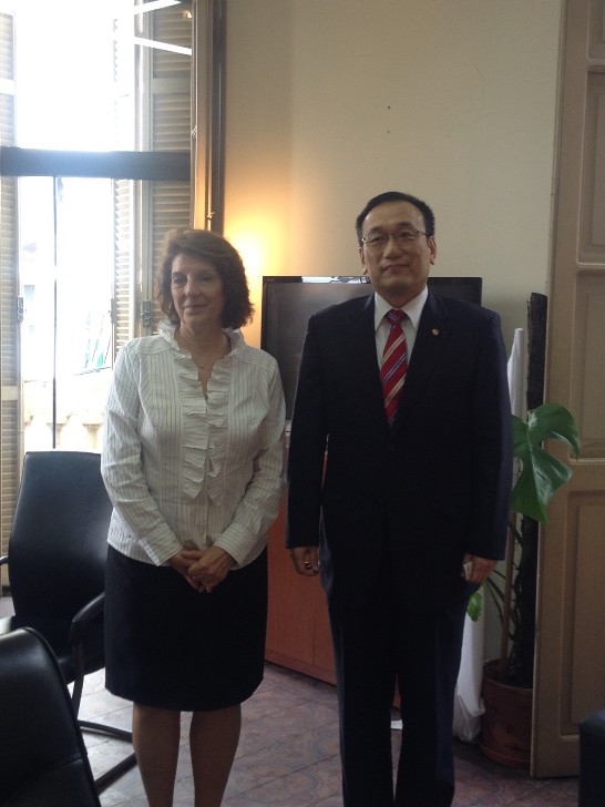 劉大使德立與巴文化部長高莎拉諾合影