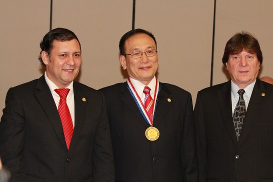 劉大使與柏佳都眾議長及外委會主席席瓦洛合影