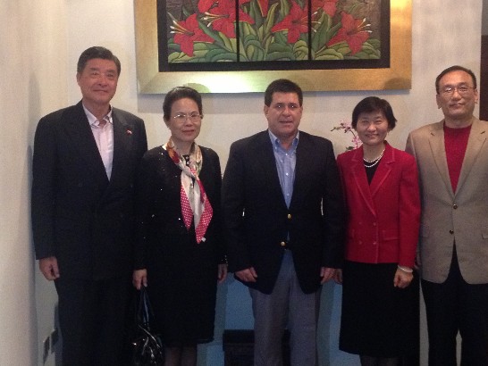 巴總統當選人卡提斯與高部長華柱伉儷及劉大使德立夫婦合影