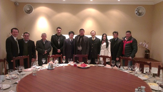 劉大使與巴內政部長德瓦加司、移民局長Jorge Kronaweteer、新任警察總監Francisco Alvarenga、檢察官（前內政部次長）Blas Imas及前駐華大使馬旭耀等合影