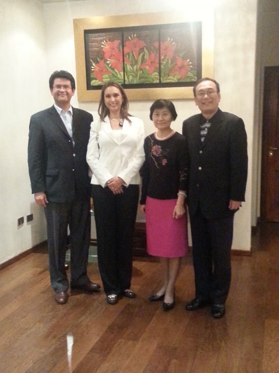 劉大使德立夫婦與新任眾院外委會主席José María Ibañez伉儷合影