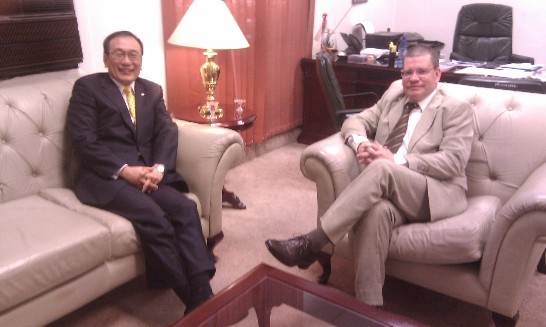 劉大使與巴國新任衛生部長巴利歐斯合影