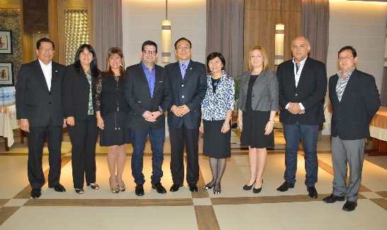 劉大使德立夫婦與即將訪華之巴眾院議長韋拉斯格斯（Hugo Velázquez）伉儷及5名眾議員合影