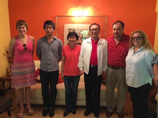 劉大使德立夫婦與巴副總統艾法拉伉儷（左ㄧ、二）合影