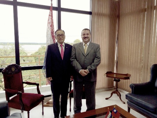 劉大使德立與巴眾院議長拉米雷斯合影