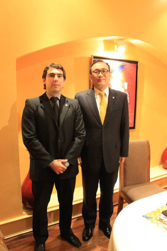 劉大使德立與巴青年部長索托（Marcelo Soto）合影