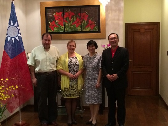 巴拉圭劉大使德立夫婦與巴副總統艾法拉伉儷合影