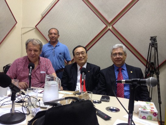 劉大使德立與Galaverna參議員及貝拉達校長於錄音中合影