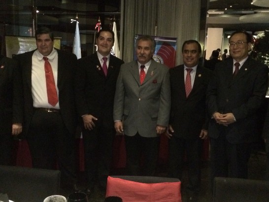 劉大使德立與(右起)Lambaré市市長Roberto Cárdenas、扶輪社4845區主席Carlos Alvarez、扶輪社巴拉圭Lambaré市分會2013-2014年會長Guido Prieto及2014-2015年會長Francisco Cabrera等合影