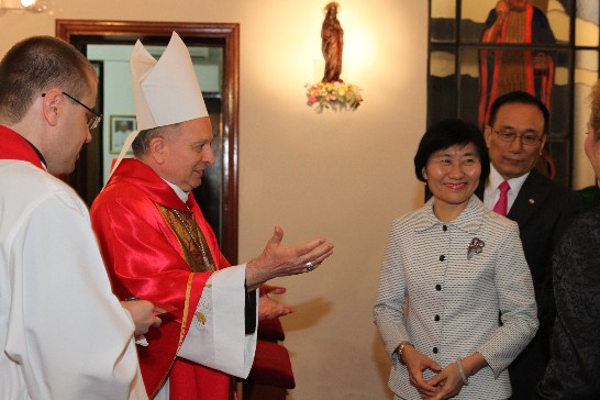 教廷駐巴大使暨外交團團長  Eliseo Antonio Ariotti為劉大使德立夫人主持「堅振聖事」典禮