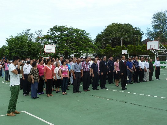 劉大使夫婦率大使館員眷出席由亞松森中華會館舉辦之中華民國104年元旦升旗典禮