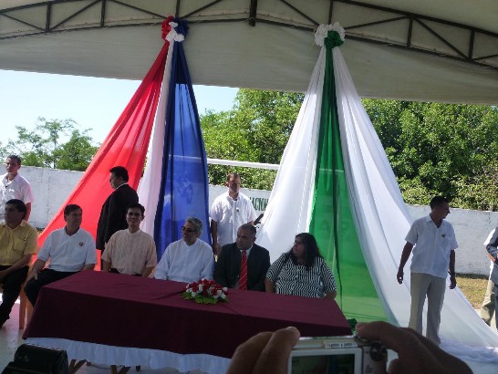 黃大使陪同盧戈總統參加總統府體育部運動俱樂部開幕儀式