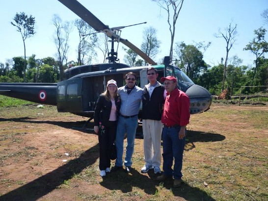 佛朗哥代理總統夫婦，黃大使及Caazapá省省長合影