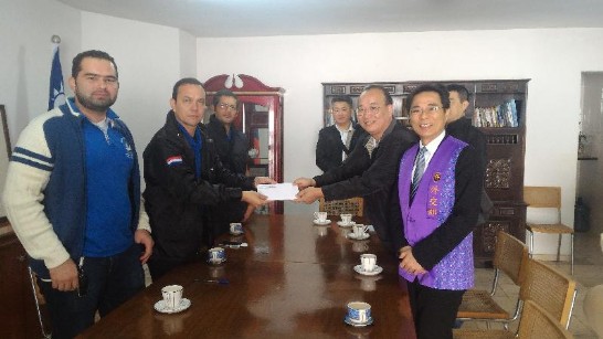 駐東方市溫總領事曜禎主持我僑團致贈巴拉圭警察總署上巴拉那省國際刑警隊辦公室整修工程贊助款儀式