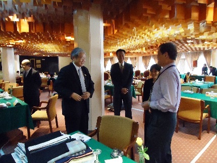 Rep. Chao visited the Trade Meeting to extend his welcome to the delegation’s members