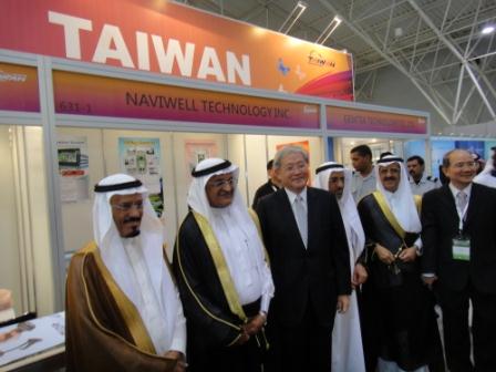 趙代表與沙國參加利雅德GITEX2012電腦展開幕儀式之官員合影