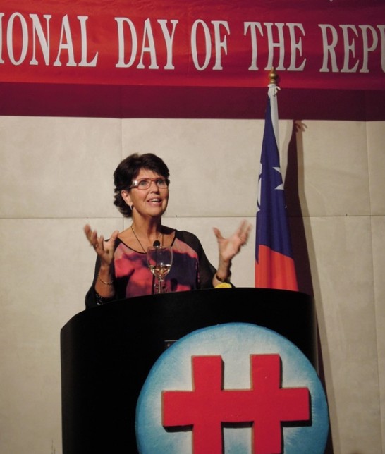 102年國慶酒會「臺瑞國會議員協會」代表安怡文（Yvonne Andersson）致詞