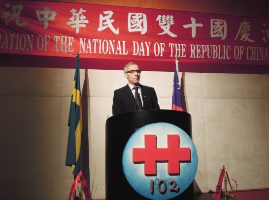 慶祝102年國慶酒會瑞典知名生態攝影家葛倫士敦(Claes Grundsten)致詞