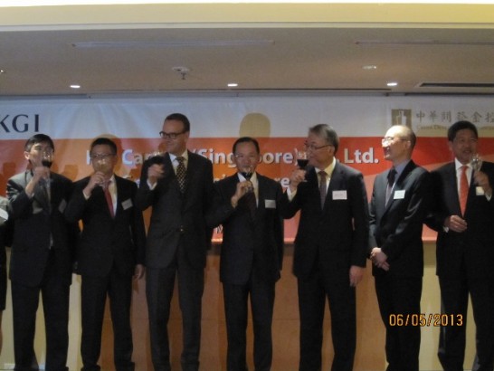 Representative Hsieh encouraged businesses to invest in Taiwan at the reception marking the opening of first Taiwanese-owned futures and options trading house in Singapore