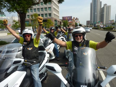 US seniors kick-start Taiwan motorcycle trip