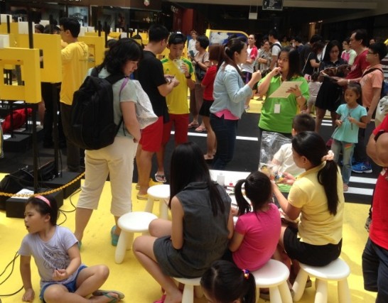 「臺灣休閒農業發展協會」赴新加坡行銷臺灣農場旅遊，現場舉辦DIY體驗活動。