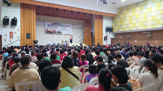 「臺灣原住民原緣文化藝術團」在新加坡正華民眾俱樂部演出，吸引九百餘人前往觀賞及參觀臺灣食品展示，謝代表致詞祝賀新加坡民眾新年及建國50週年快樂。