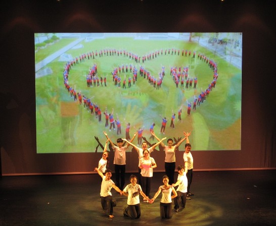 青年大使團表演分為12幕介紹我國人文風景、美食及文化。