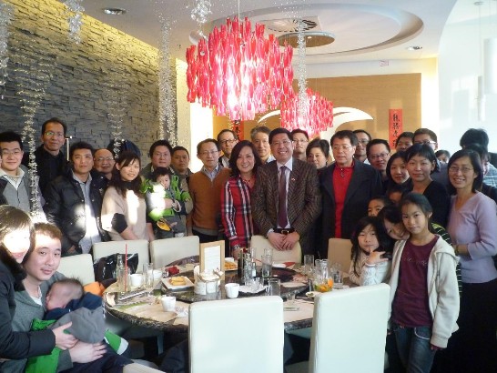 Amb. LEE celebrated the Lantern Festival with Taiwanese in Slovakia.